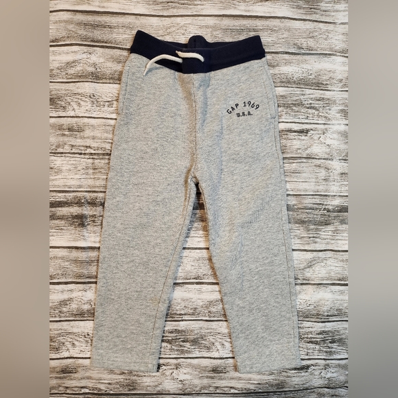 Gap sweatpant bundle - Picture 2 of 3